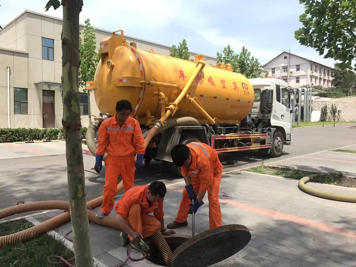 六盘水化粪池清理与5-8吨吸粪车施工效率分析